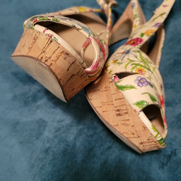 Guess Vintage Floral Cork Slingback Heels - Picture 11 of 13